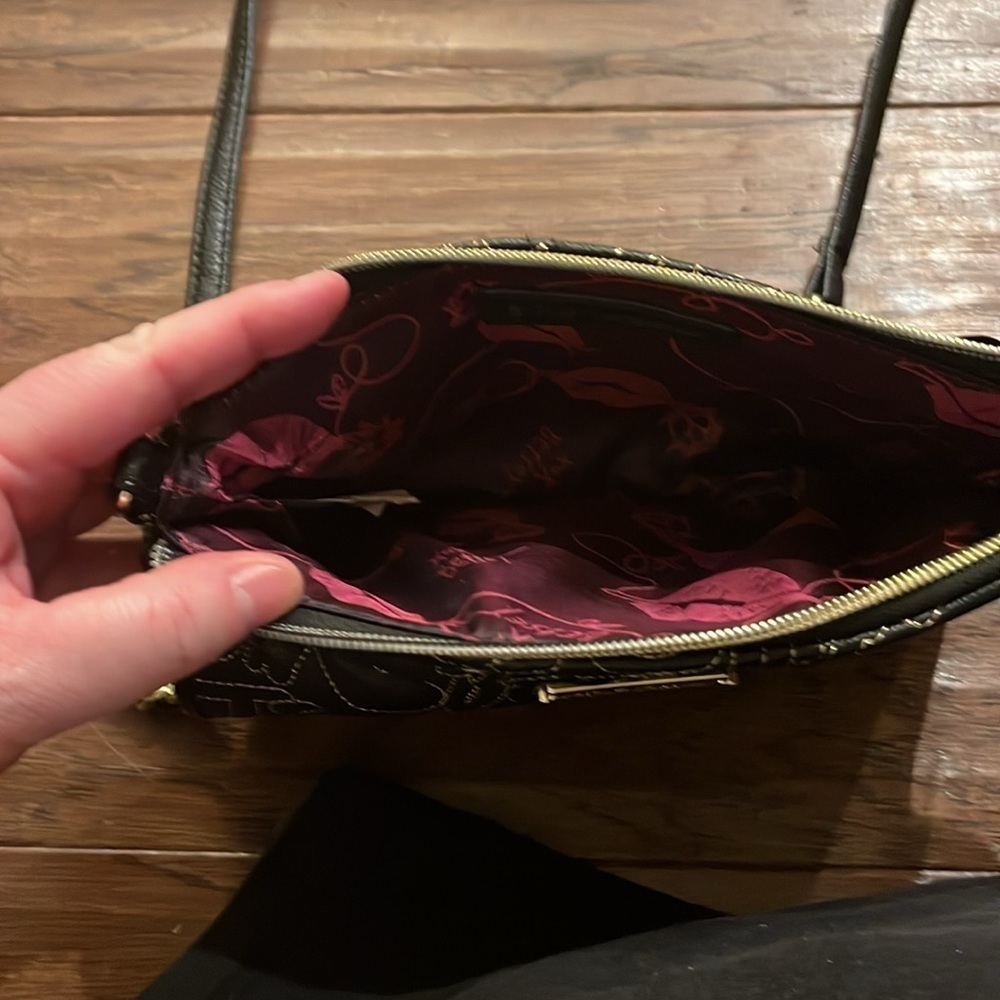 Betsey Johnson Black and Gold Small Purse - Picture 5 of 9